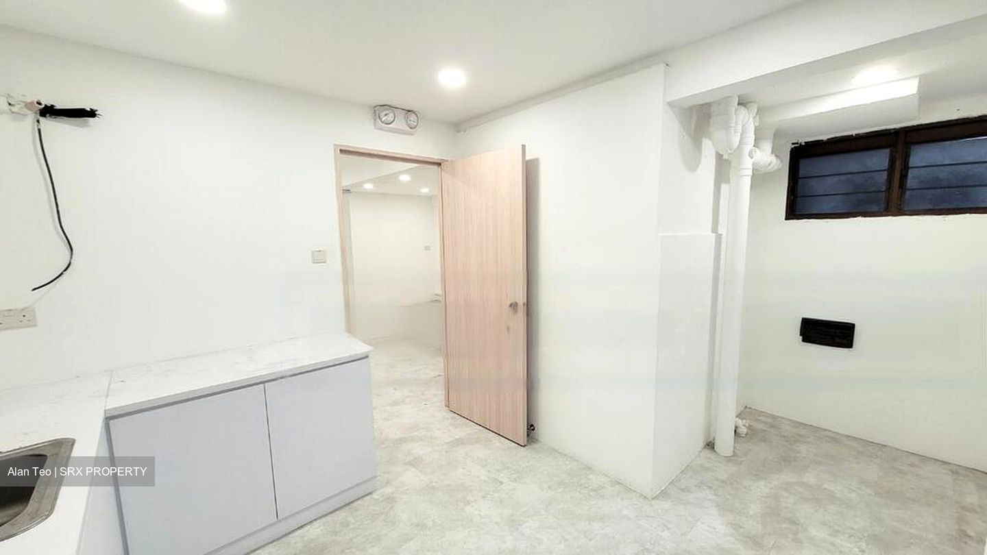 Ang Mo Kio Avenue 6 (D20), Shop House #451317081